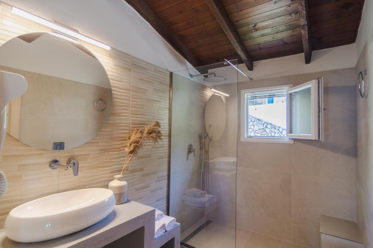 Villa Theodora View Apartments Afroditi Agios Georgios Pagon Eksteriør billede