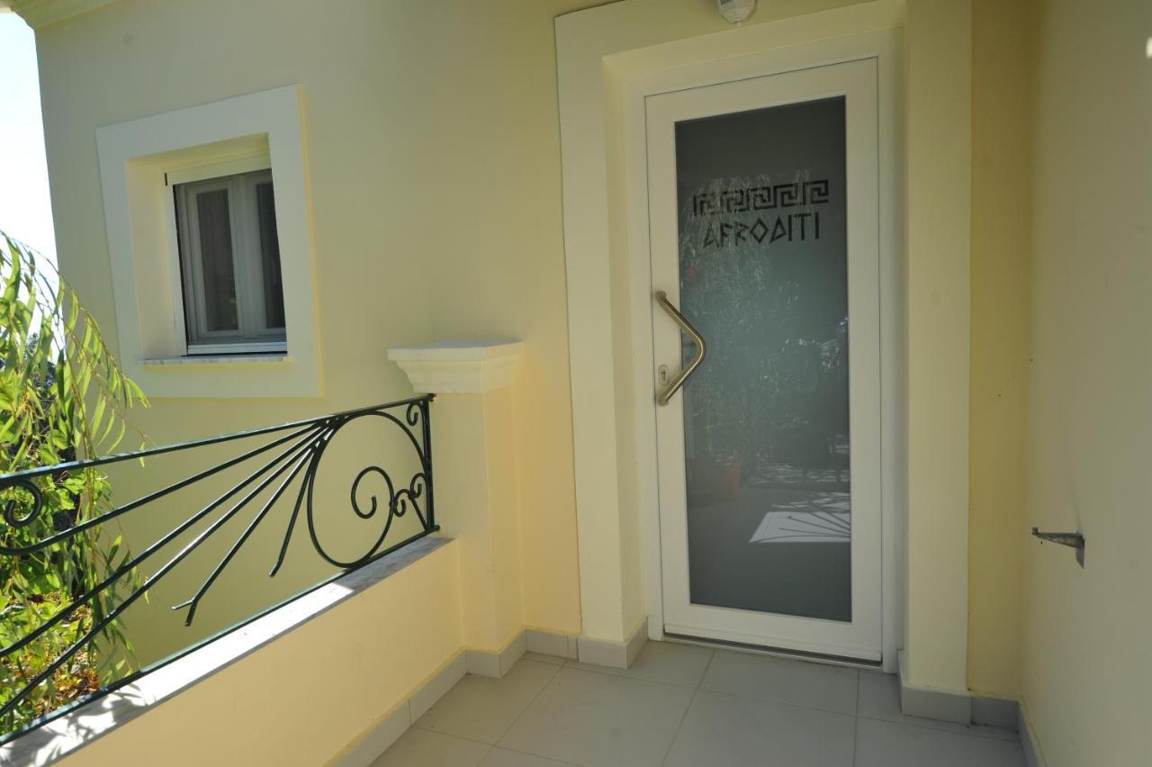 Villa Theodora View Apartments Afroditi Agios Georgios Pagon Eksteriør billede